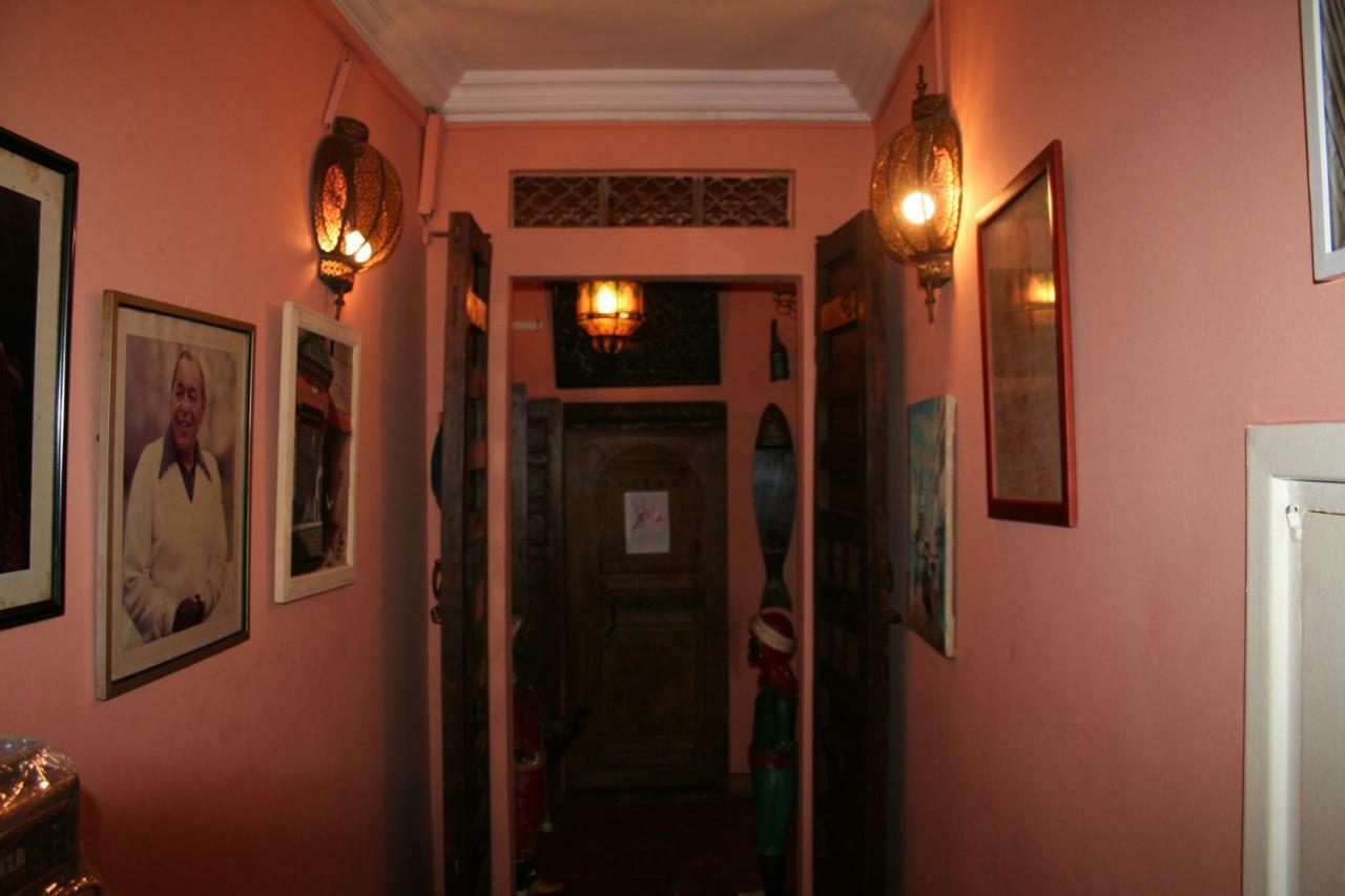 Ambassy Hotel 盖尼特拉 外观 照片