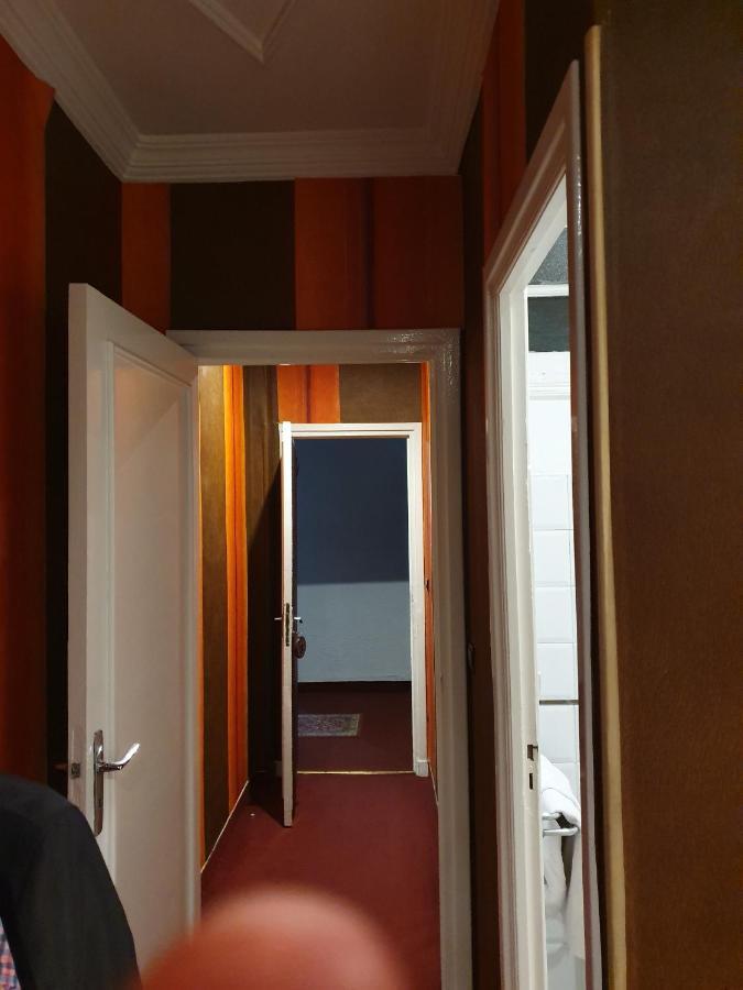 Ambassy Hotel 盖尼特拉 外观 照片