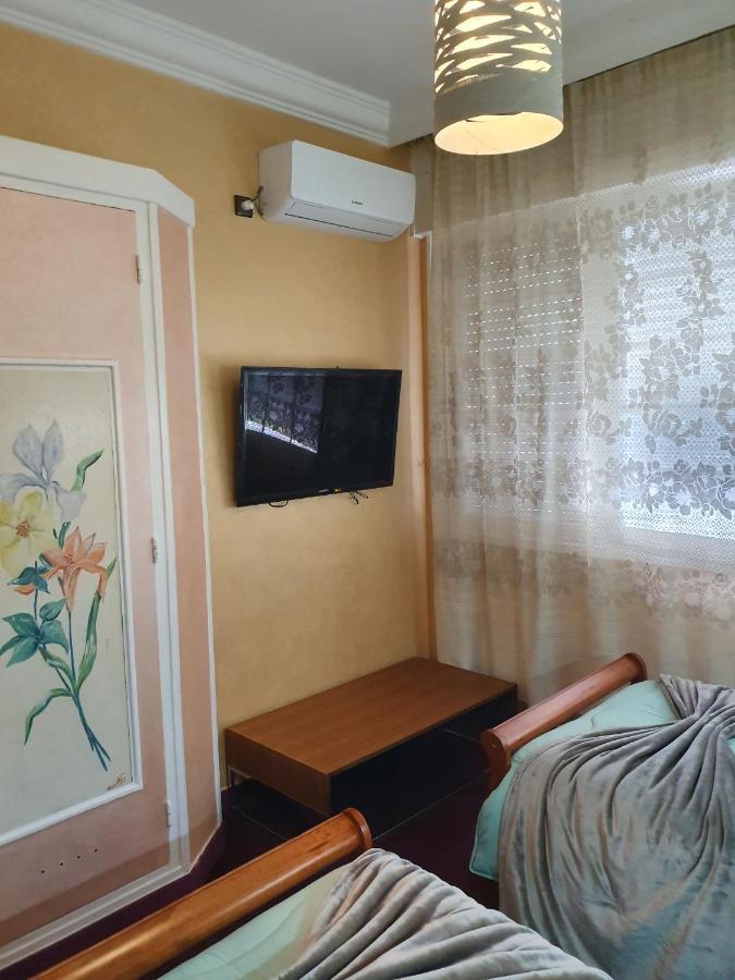 Ambassy Hotel 盖尼特拉 外观 照片