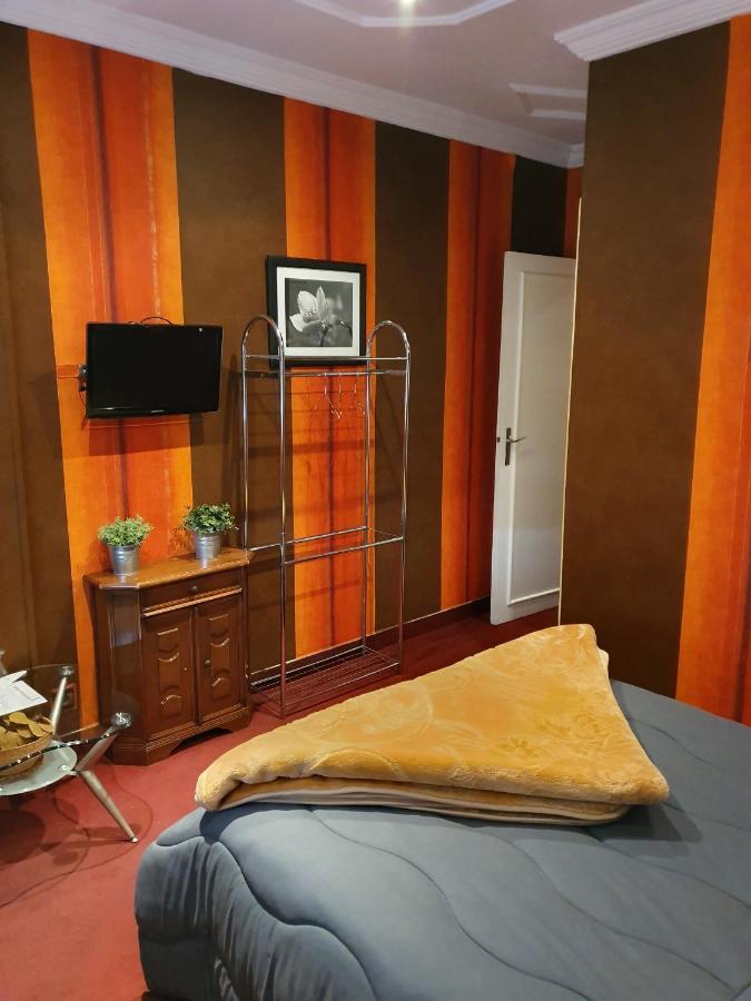 Ambassy Hotel 盖尼特拉 外观 照片