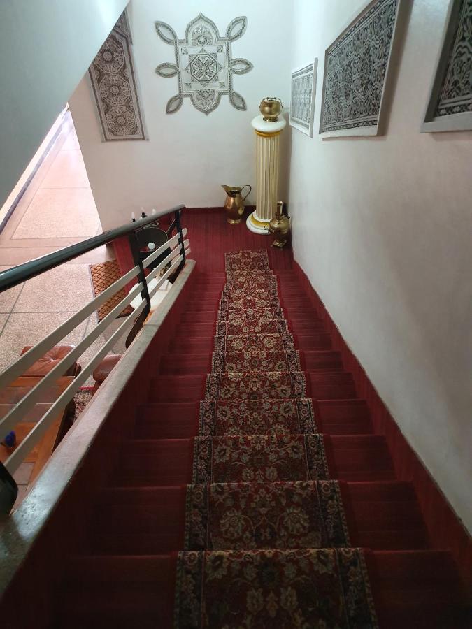 Ambassy Hotel 盖尼特拉 外观 照片