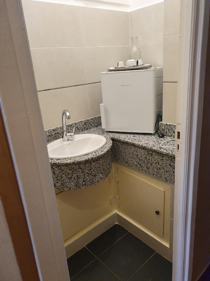 Ambassy Hotel 盖尼特拉 外观 照片