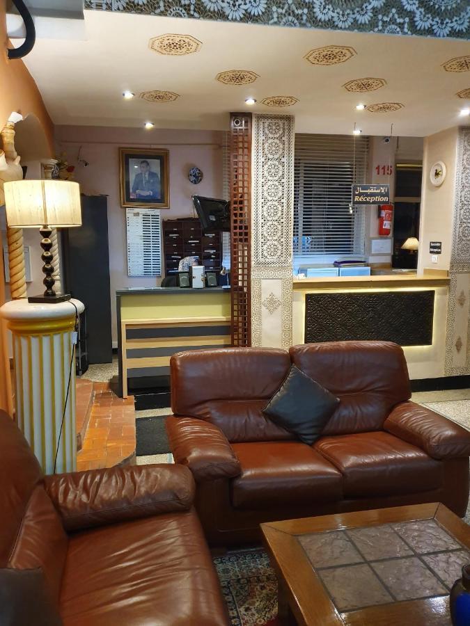 Ambassy Hotel 盖尼特拉 外观 照片